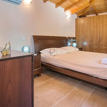 Nouritsa House Дом отдыха *