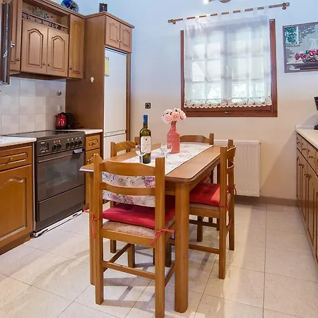 Дом отдыха Nouritsa House *