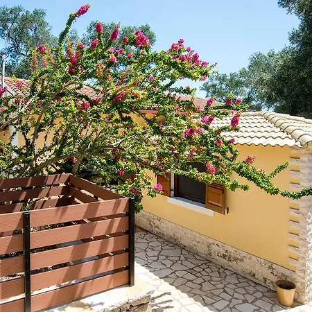 Nouritsa House Дом отдыха *