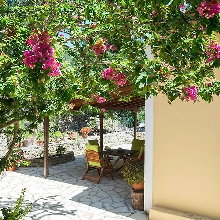 Nouritsa House Дом отдыха Longos (Paxos)